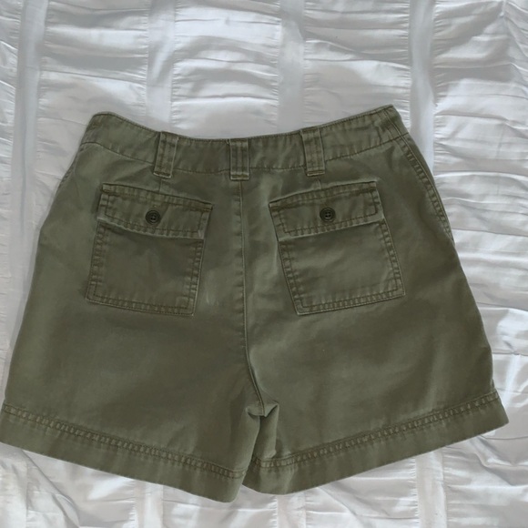 3 for 22! 💎 GAP Olive Woman’s shorts - Picture 2 of 4